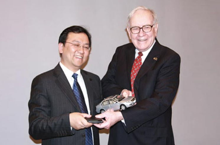 왕촨푸 BYD 회장(좌)과 워런 버핏 미국 버크셔해서웨이 회장(우). 사진=BYD 공식 홈페이지