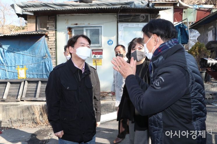 [포토] 노원 백사마을 찾은 안철수 대표 - 아시아경제
