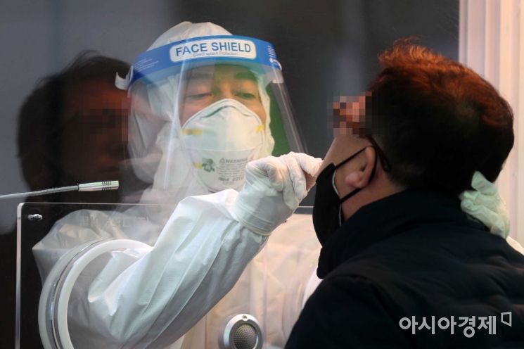 안철수, 연휴 첫날 의료봉사…“무능의 정치가 코로나 극복 어렵게 해, 정신차려야”