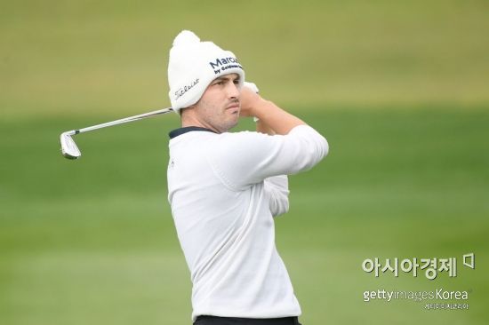 스피스 ‘2타 차 선두’…캔틀레이 등 5명 공동 2위 ‘추격전’