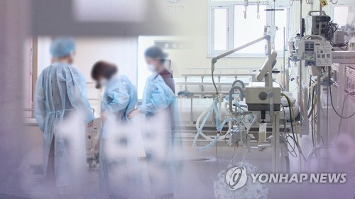 국내에서 처음으로 코로나19에 감염된 20대 환자가 사망했다. 코로나 확진 판정 받은 후 하루만에 숨졌다. (사진은 기사 중 특정표현과 관계없음) 사진출처 = 연합뉴스TV