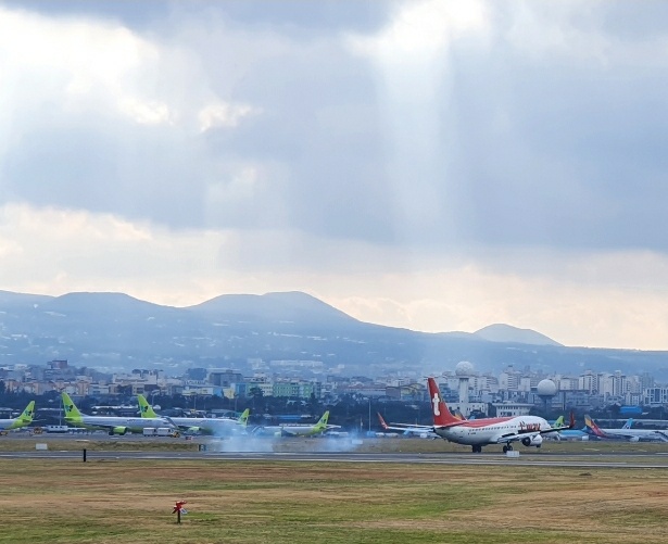 제주공항 강풍에 항공기 결항 잇달아