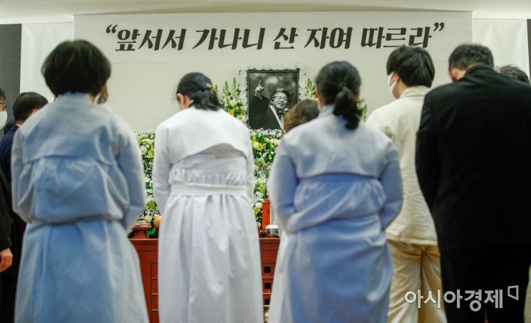 [포토]마지막 인사 