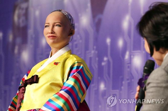 사람 얼굴 가진 로봇 아메카…'불쾌한 골짜기' 벗어날까 [임주형의 테크토크]