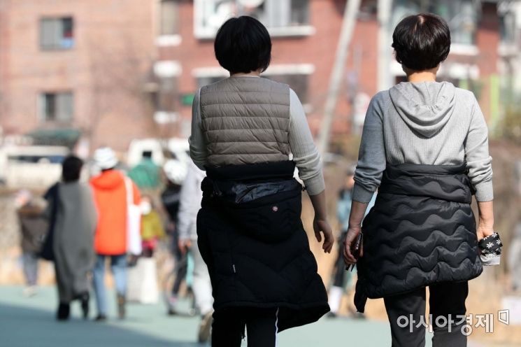 [포토]4월 초순 날씨에 가벼운 옷차림 