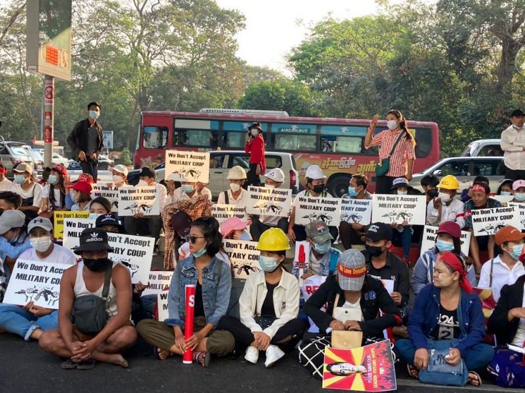 미얀마 '22222 총파업'…군부에 저항 수백만명 거리로(종합)