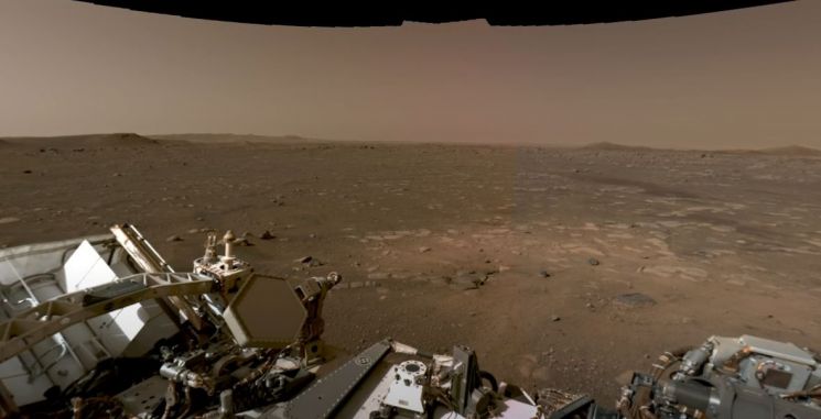 미 항공우주국(NASA) 화성 탐사선 '퍼시비어런스'가 촬영한 화성 사진. / 사진=유튜브 캡처
