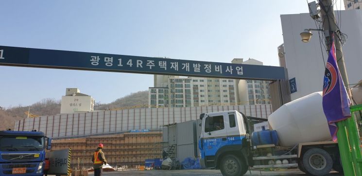 공사 중인 광명뉴타운 재개발 아파트 일대 (사진=류태민 기자)