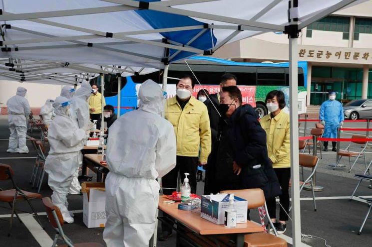 [속보] 완도군 어린이집 교사의 남편 코로나 추가 ‘확진’