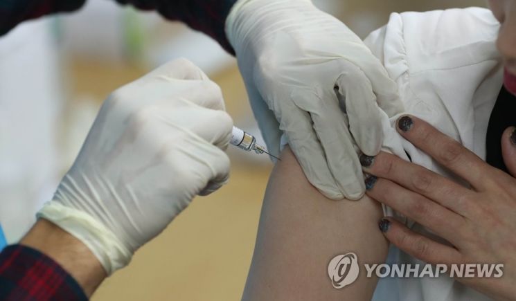 "백신이 치매 유발?" 코로나19 백신 접종 앞두고 가짜뉴스 기승