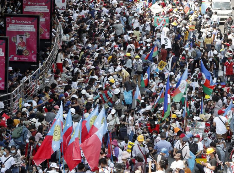 법원 보류 명령에도 미얀마인 1000여명 송환한 말레이 정부
