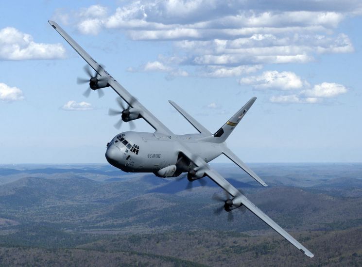 롤스로이스엔진 탑재한 C-130J 수송기는