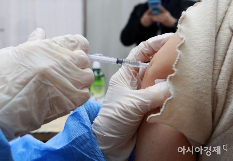 [포토] 국내 코로나19 백신 접종 시작