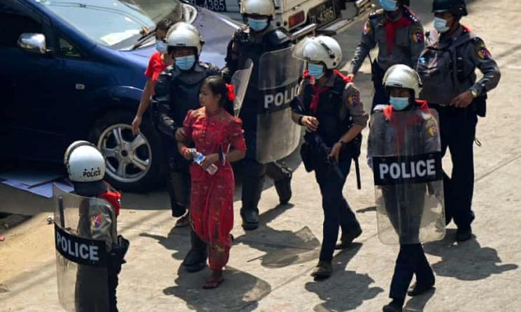 미얀마 민주화 외침 한 달…총격·폭력 진압에 770여명 체포 