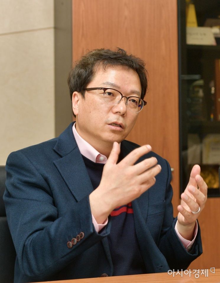 강삼권 벤처기업협회장은 민간주도 벤처기업확인제도를 통해 단순한 벤처 인증을 넘어 협력 관계가 필요한 기업을 연결하거나 판로 개척에 어려움을 겪는 기업을 선별 지원하는 등 ‘플랫폼’ 역할을 하겠다고 강조했다. /윤동주 기자 doso7@