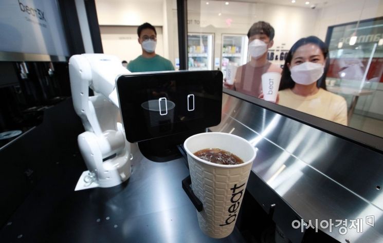 [포토] 비트코퍼레이션 '3세대 로봇 적용된 비트박스 공개'