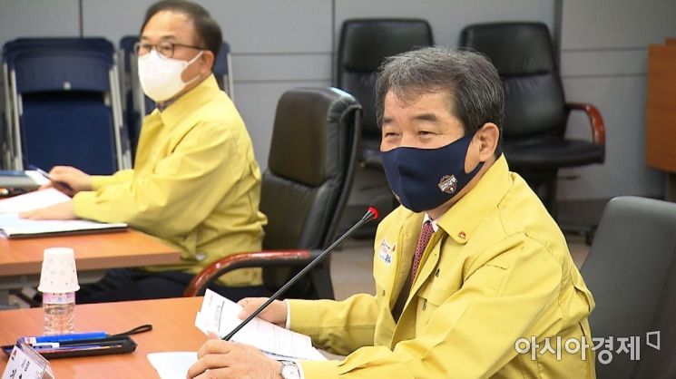 김충섭 김천시장이 2일 '공공산후조리원' 실시설계 용역 최종보고회에 참석해 있는 모습.