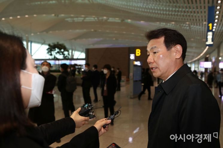 [포토]방위비 협상 위해 출국하는 정은보 대사 