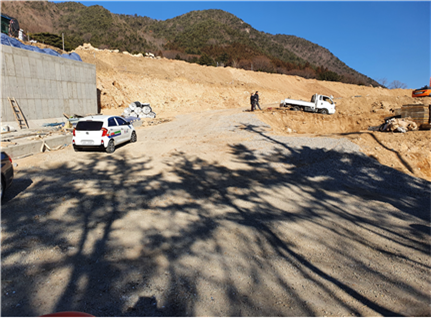 경남 김해시가 비산먼지 발생사업장을 집중점검하고 있다.(사진=김해시)