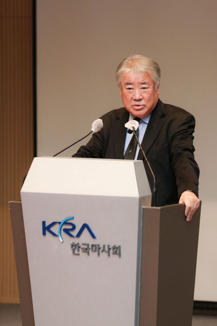 '측근 채용 지시·폭언 논란' 김우남 마사회장 직무정지 통보