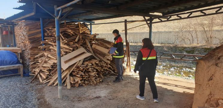 "재선충병 땔감 안돼요" … 김해시, 봄철 소나무류 이동 특별단속