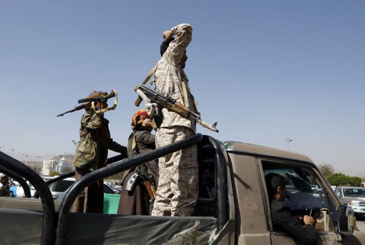 예멘 후티반군, "사우디 동부 아람코 유전지대에 드론·미사일 공격"