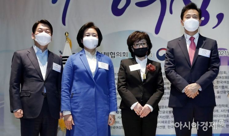 [포토] 여성의 날 기념식 참석한 여야 서울시장 후보들