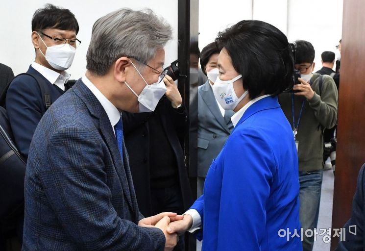 [포토] 인사 나누는 박영선·이재명