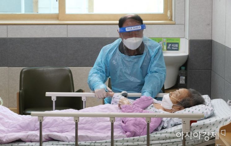 요양병원 만 65세 이상 접종 시작 