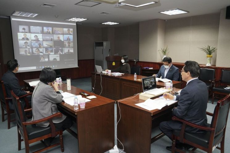 [포토'김영종 종로구청장, 목민관클럽 포럼서 ‘중앙-지방정부 연대’ 강조
