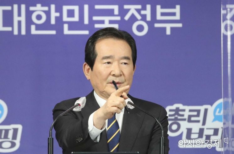 정세균 국무총리가 11일 서울 종로구 정부서울청사에서 한국토지주택공사(LH) 직원들의 신도시 투기 의혹 1차 전수조사 결과 발표를 마친 뒤 질의응답하고 있다./강진형 기자aymsdream@