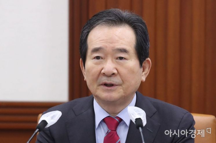 정세균 국무총리가 12일 서울 종로구 정부서울청사에서 열린 '코로나19 백신-치료제 상황점검회의'에 참석해 모두발언 하고 있다./강진형 기자aymsdream@