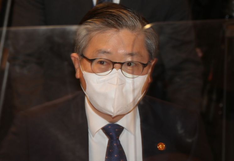변창흠 국토교통부 장관이 12일 정부서울청사에서 열린 제16차 부동산시장 점검 관계장관회의에 참석해 있다. [이미지출처=연합뉴스]