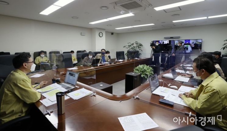 특수·보건교사 4월 백신 접종…고3 학생·교사 방학부터(종합)