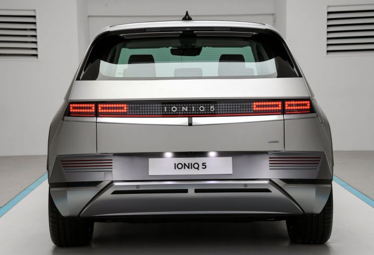 실물 드러낸 아이오닉5…넉넉한 공간·V2L에 ‘차박’ 적격