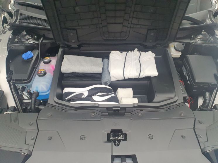 실물 드러낸 아이오닉5…넉넉한 공간·V2L에 ‘차박’ 적격