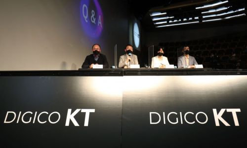 구현모 KT 대표가 23일 오전 서울 종로구 광화문 KT스퀘어에서 열린 KT 미디어컨텐츠 사업전략 발표 기자간담회에서 취재진의 질문에 답변하고 있다./강진형 기자aymsdream@