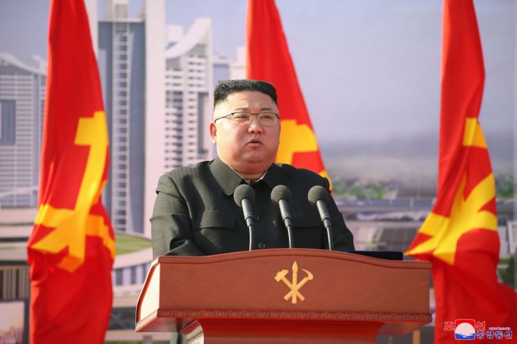 챗GPT, 헷갈린 김정은 …"잔인한 독재자 혹은 중요한 지도자" 