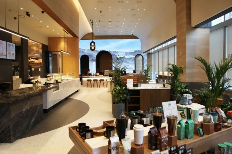 스타벅스, 진짜 '별다방' 만들었다…22년간 노하우 총집약