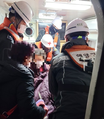 목포해경, 신안 하의도 80대 담석증 환자 긴급이송