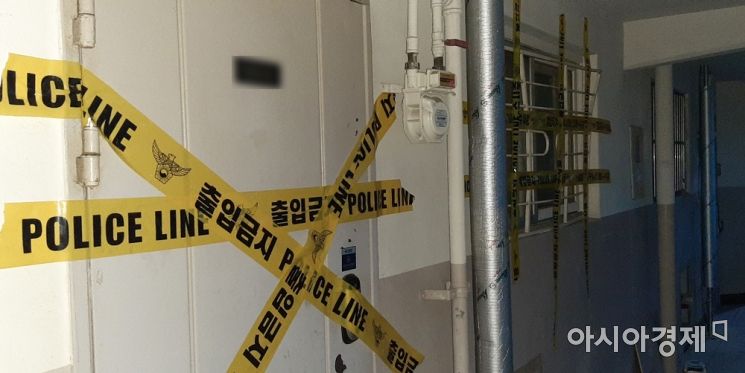 사건이 일어난 현장. 세모녀가 거주하고 있던 곳으로 경찰 폴리스라인이 붙어있다. 사진=한승곤 기자 hsg@asiae.co.kr