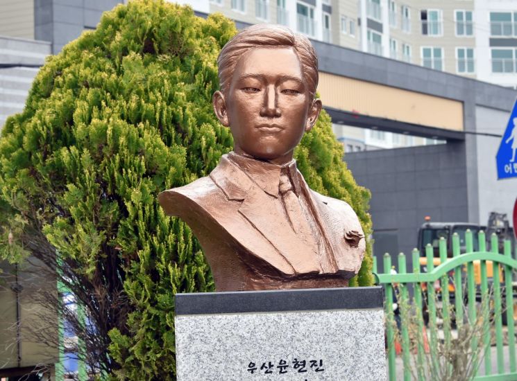 독립운동가 윤현진 흉상.