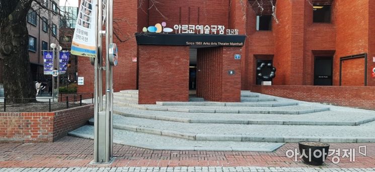 "철민이 생각나 많이 울었죠. 이제 다시 노래합니다" '마로니에 그 아저씨' 윤효상을 아시나요 [한승곤의 문화수첩]