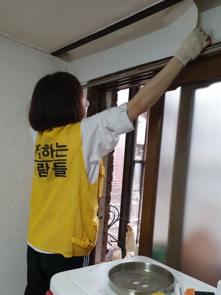 광진구 구의3동 가족봉사단 봄꽃 화단가꾸기 봉사활동 펼쳐 