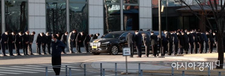 [포토] 고 신춘호 농심 회장, 임직원과 마지막 인사