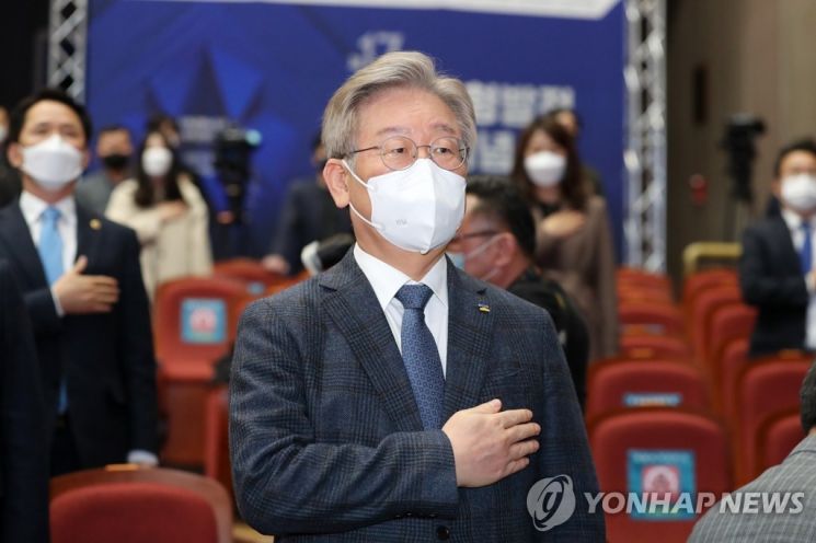 이재명 "청년은 합리적 주권자...'선택적 분노' 나무라면 안돼"