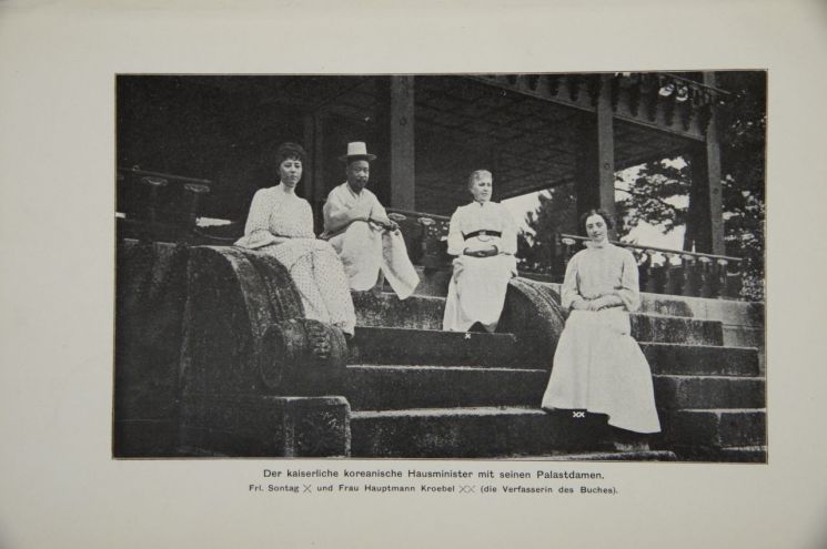 Women in Charge of Royal Ceremonies