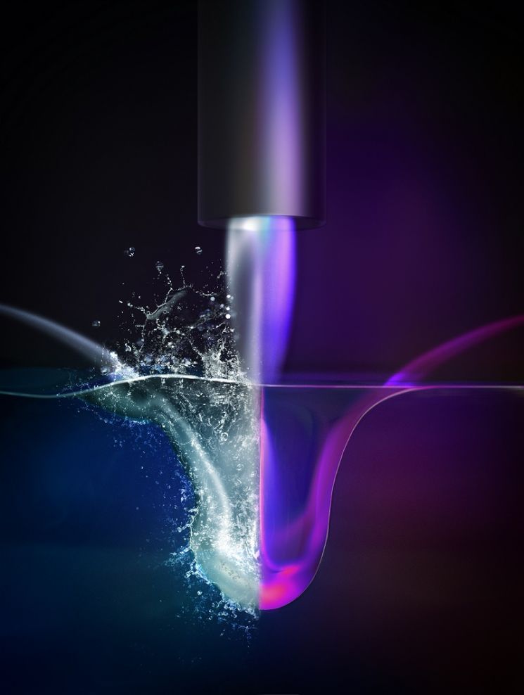 기체 제트의 이온화를 통한 액체 표면의 안정화를 모사한 삽화. 사진제공 = KAIST