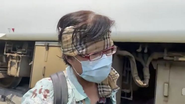 ▲대만 열차 탈선 사고로 부상을 입은 대만인 모습 [이미지출처=AP연합뉴스]