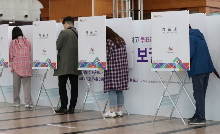 서울시장 보선 사전투표 '최고' 종로 24.4%-'최저' 금천 18.8%
